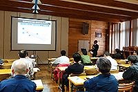 研究の成果を知ってもらうためのセミナー(べんきょうかい)をひらく。