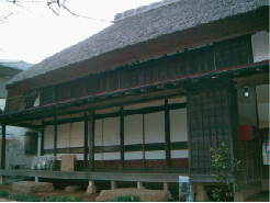 写真:かやぶき民家