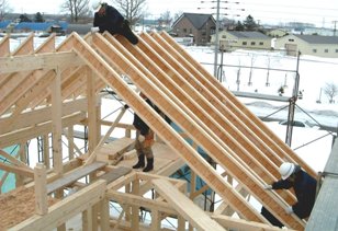 道産材を用いたI形梁の施工 道産材を用いたI形梁の施工