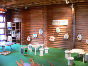 えほんコーナー(木育文庫)