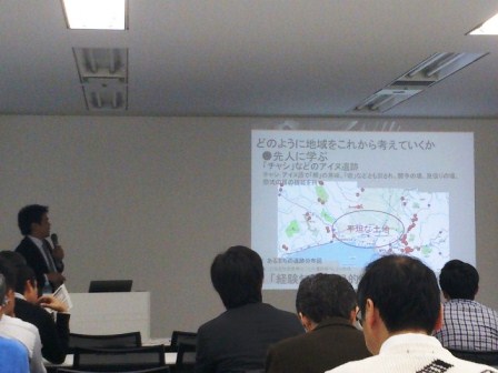 講師が話している写真2