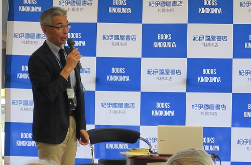 講師が話している写真２